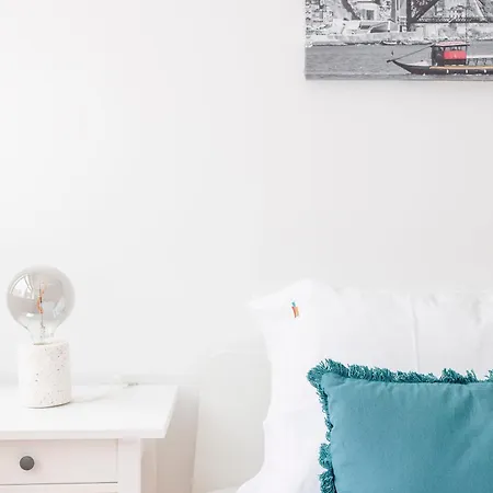 Liiiving In - Sunny Santa Catarina Apartment *