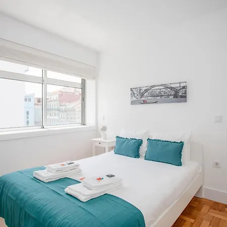Liiiving In - Sunny Santa Catarina Apartment