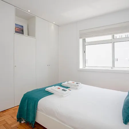 Liiiving In - Sunny Santa Catarina Apartment *