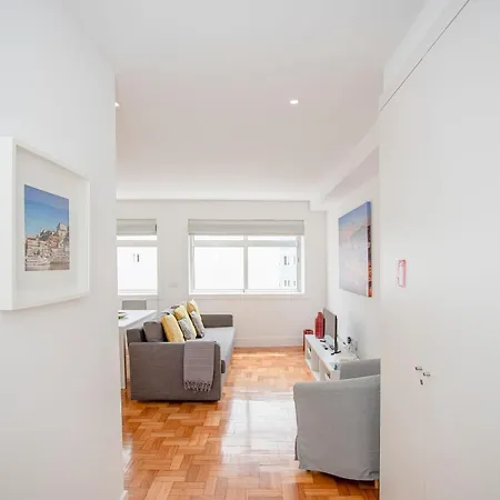 Liiiving In - Sunny Santa Catarina Apartment *